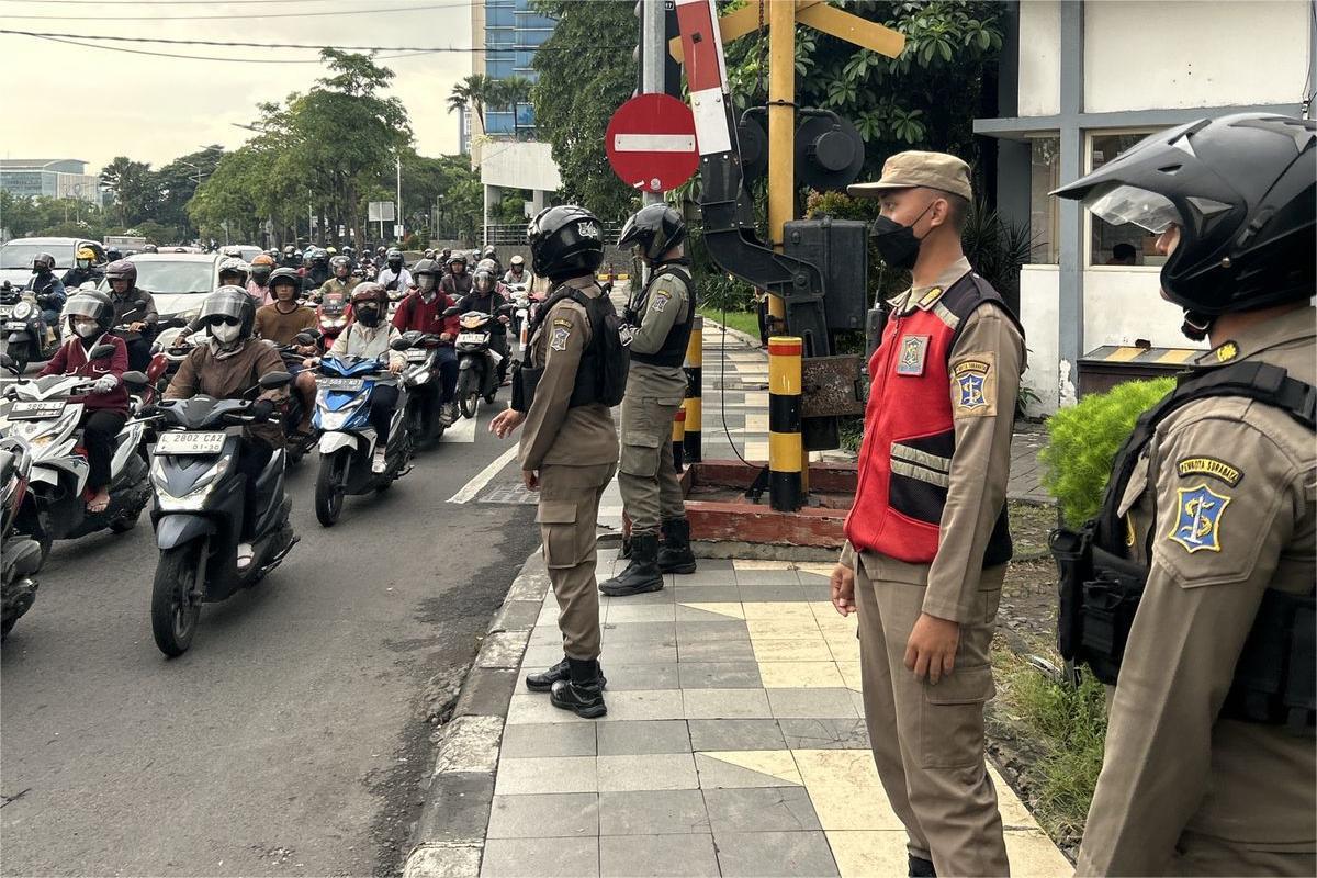 ANTISIPASI PENGEMIS MUSIMAN SAAT RAMADHAN, SATPOL PP KOTA SURABAYA LAKUKAN PENEBALAN PENGAMANAN