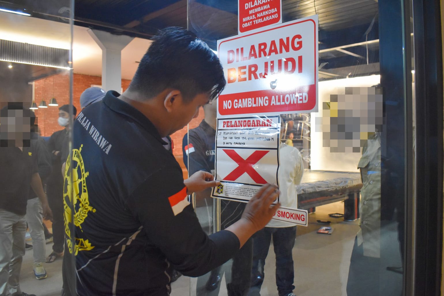 LANGGAR SE WALIKOTA, SATPOL PP SURABAYA TEMUKAN TEMPAT BILIAR DAN PANTI PIJAT NEKAT BEROPERASI SAAT BULAN RAMADHAN