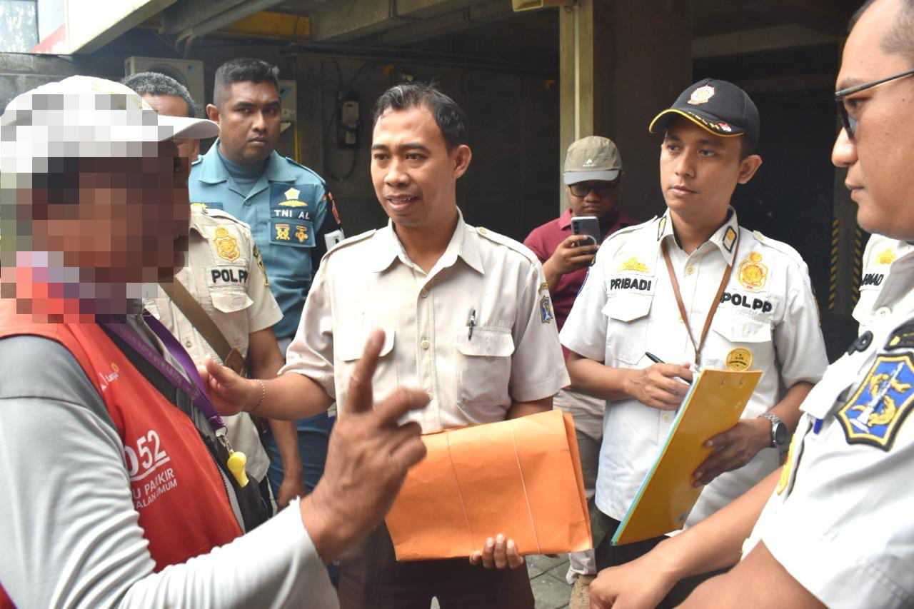 SATPOL PP KOTA SURABAYA BERSAMA PETUGAS GABUNGAN, GENCARKAN SOSIALISASI DAN PENDAFTARAN PARKIR DIGITAL